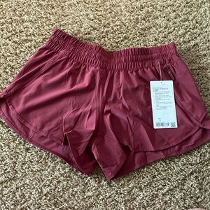 BNWT - Lululemon Tracker LR Short 4” Lined